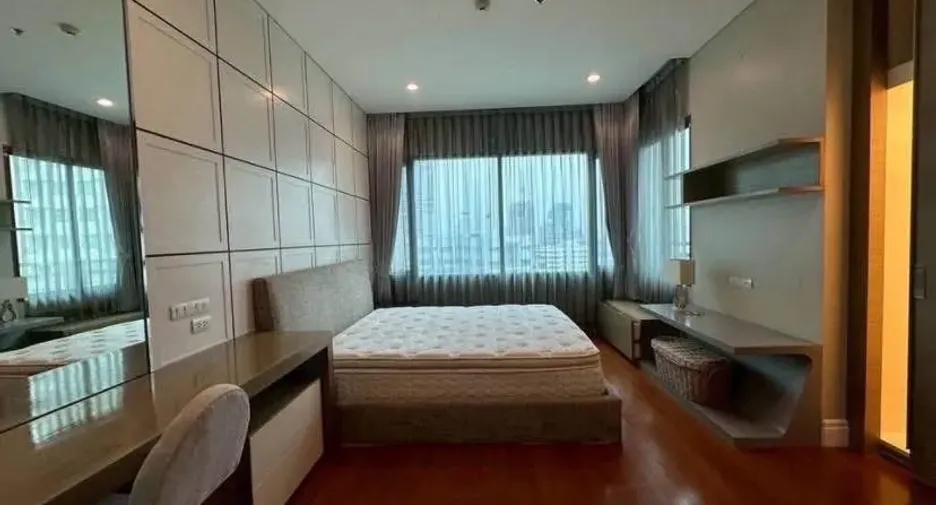 For rent 3 bedrooms condo in Khlong Toei, Bangkok