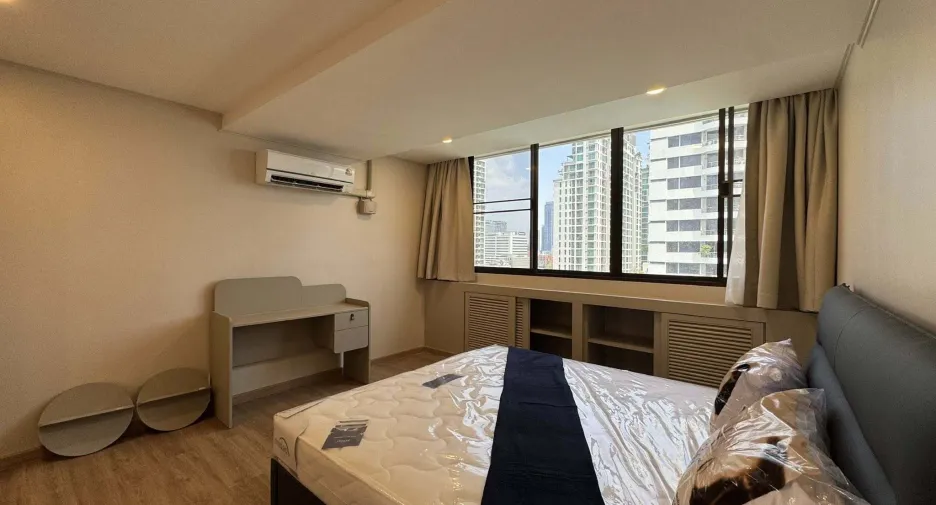 For rent 2 bedrooms condo in Watthana, Bangkok