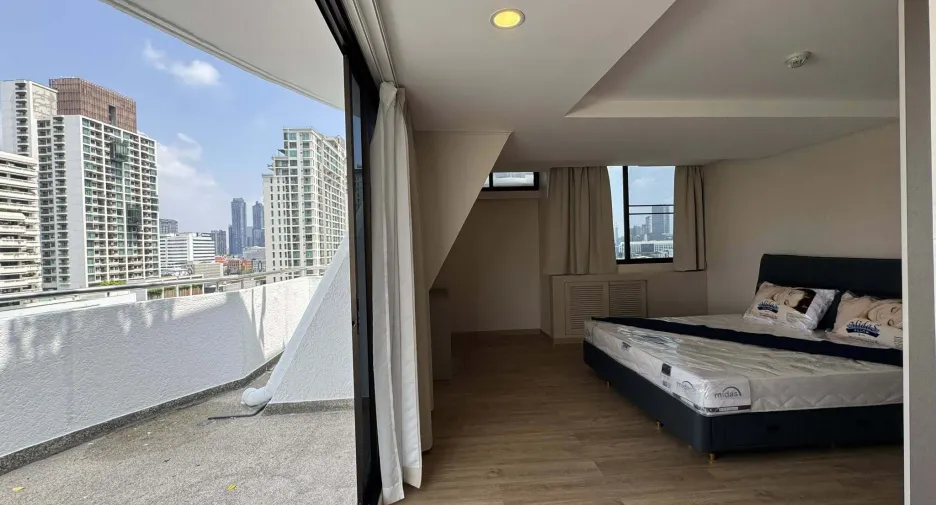 For rent 2 bedrooms condo in Watthana, Bangkok