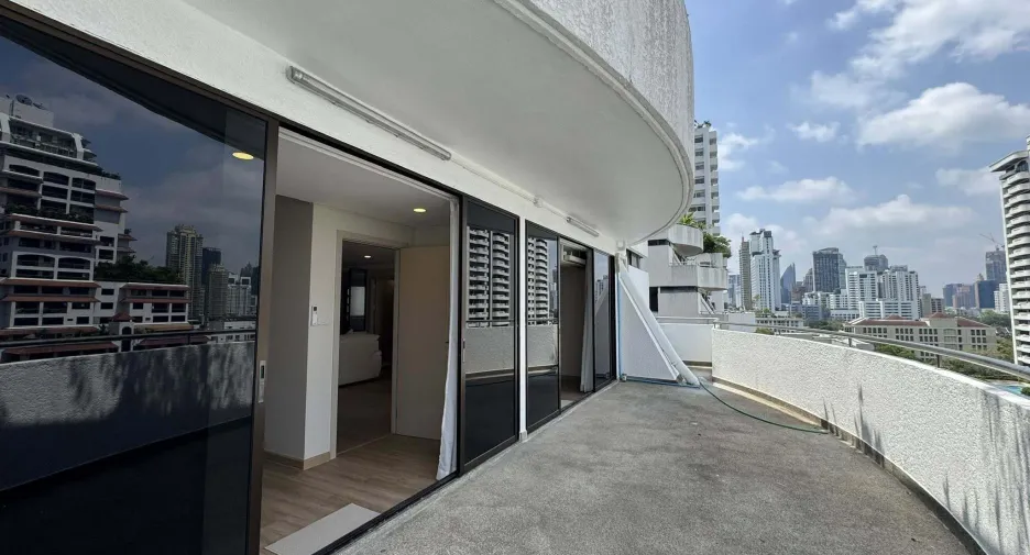 For rent 2 bedrooms condo in Watthana, Bangkok