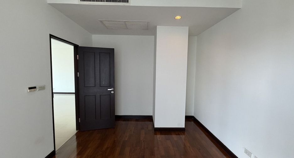 For sale 2 bedrooms condo in Watthana, Bangkok