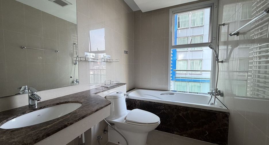 For sale 2 bedrooms condo in Watthana, Bangkok