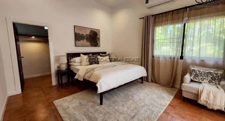 For rent and for sale 4 bedrooms house in Bang Lamung, Chonburi