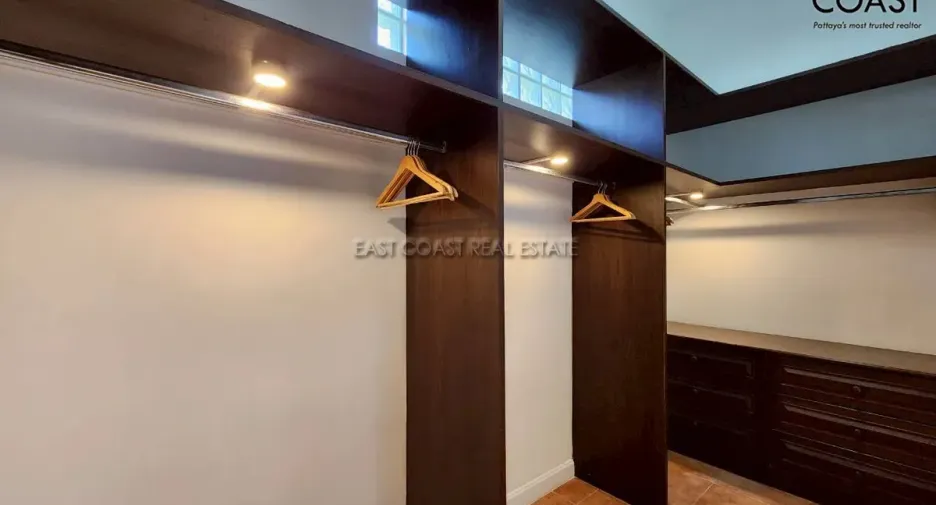 For rent and for sale 4 bedrooms house in Bang Lamung, Chonburi