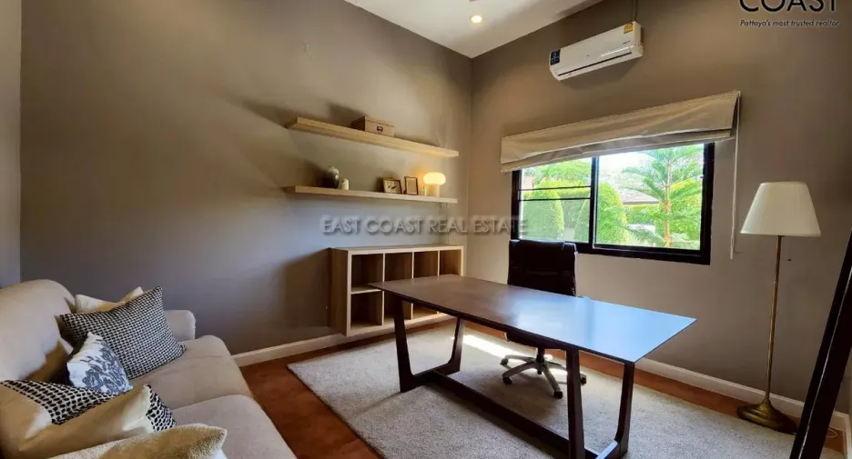 For rent and for sale 4 bedrooms house in Bang Lamung, Chonburi