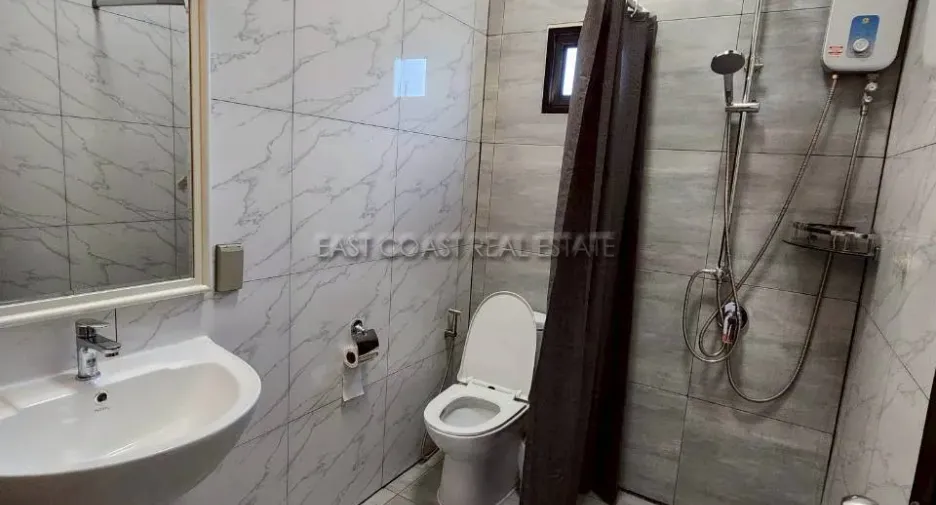 For rent and for sale 4 bedrooms house in Bang Lamung, Chonburi