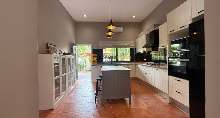 For rent 4 bedrooms house in East Pattaya, Pattaya