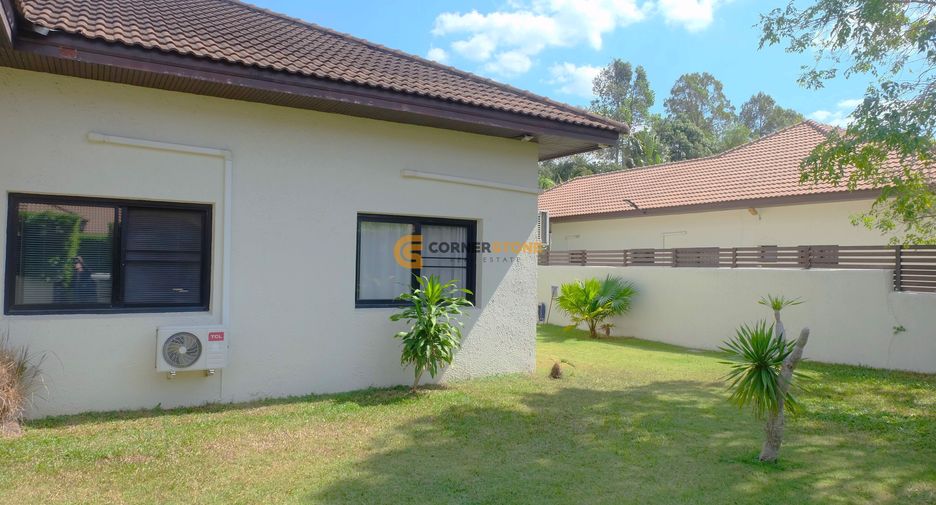 For rent 4 bedrooms house in East Pattaya, Pattaya
