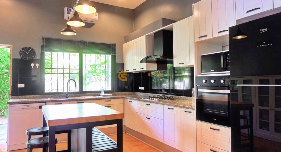 For rent 4 bedrooms house in East Pattaya, Pattaya
