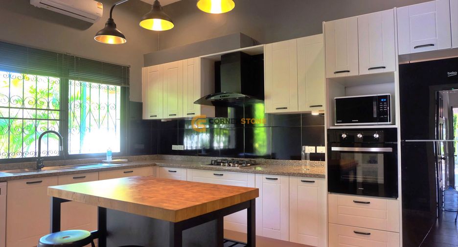 For rent 4 bedrooms house in East Pattaya, Pattaya