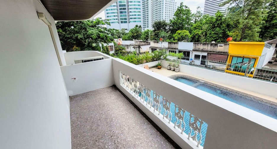 For rent 3 bedrooms condo in Khlong Toei, Bangkok