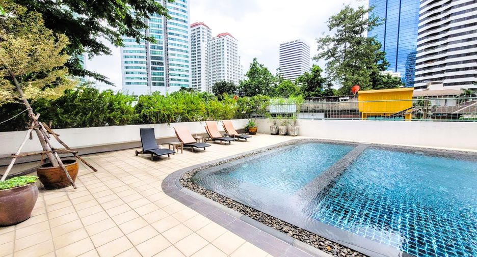 For rent 3 bedrooms condo in Khlong Toei, Bangkok