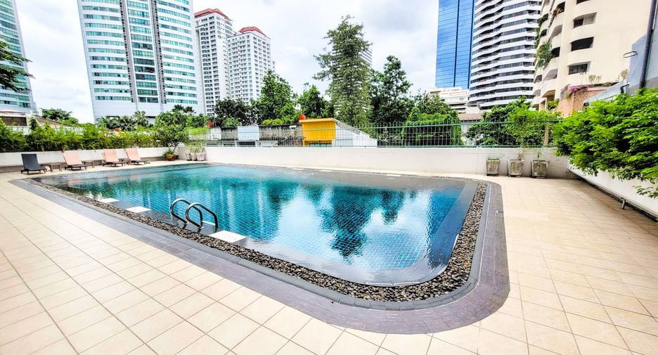 For rent 3 bedrooms condo in Khlong Toei, Bangkok