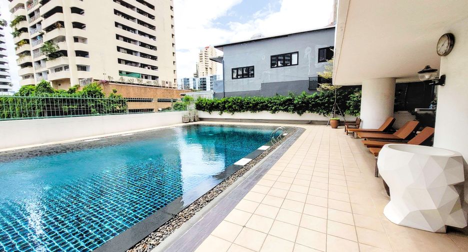 For rent 3 bedrooms condo in Khlong Toei, Bangkok