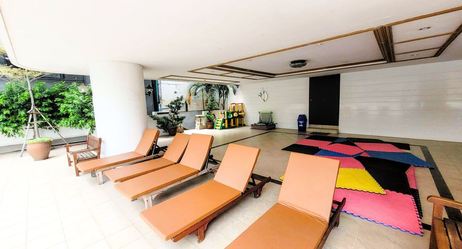 For rent 3 bedrooms condo in Khlong Toei, Bangkok
