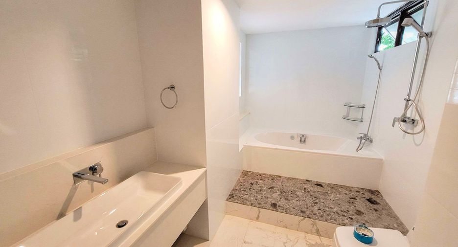 For rent 3 bedrooms condo in Khlong Toei, Bangkok