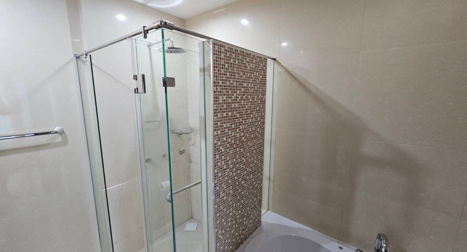 For rent 3 bedrooms condo in Khlong Toei, Bangkok