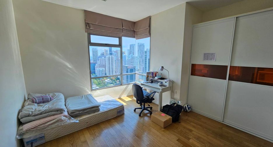 For rent 3 bedrooms condo in Khlong Toei, Bangkok