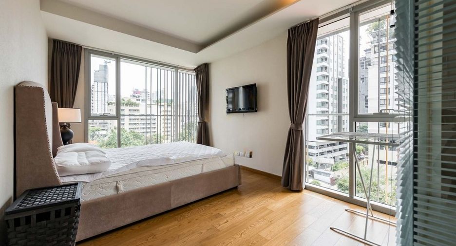 For rent 2 bedrooms condo in Watthana, Bangkok