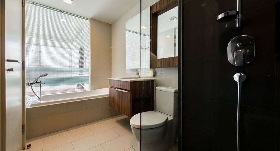 For rent 2 bedrooms condo in Watthana, Bangkok
