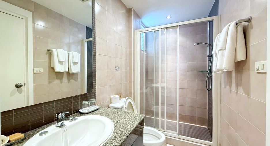 For rent 2 bedrooms condo in Khlong Toei, Bangkok
