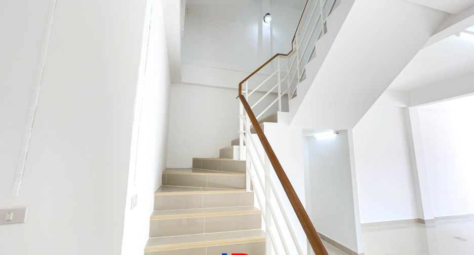 For sale 2 bedrooms retail Space in Sam Phran, Nakhon Pathom