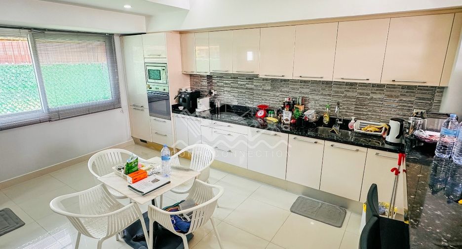 Casa en venta de 4 habitaciones en Bang Lamung, Chonburi