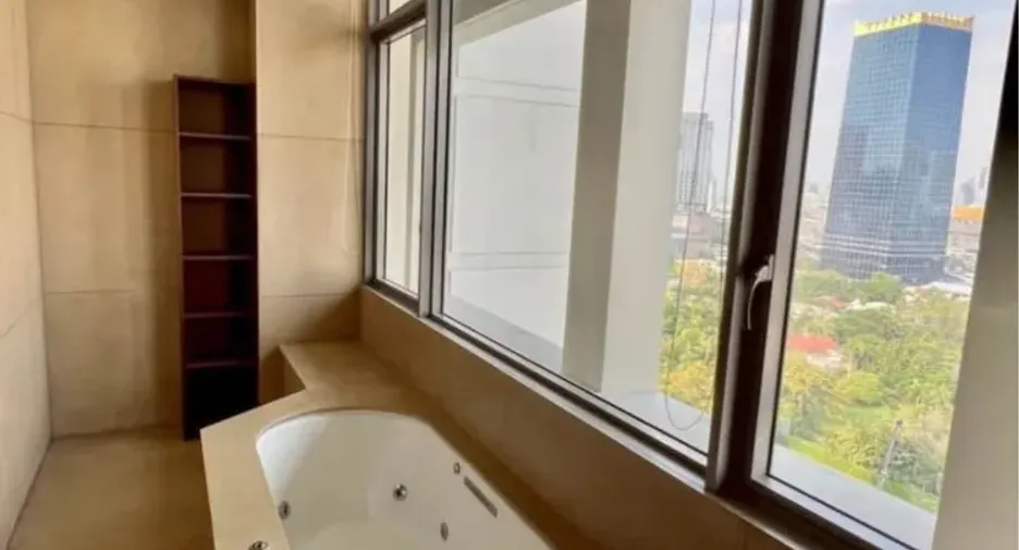 For rent 3 bedrooms apartment in Sathon, Bangkok