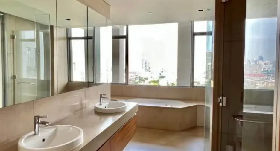 For rent 3 bedrooms apartment in Sathon, Bangkok