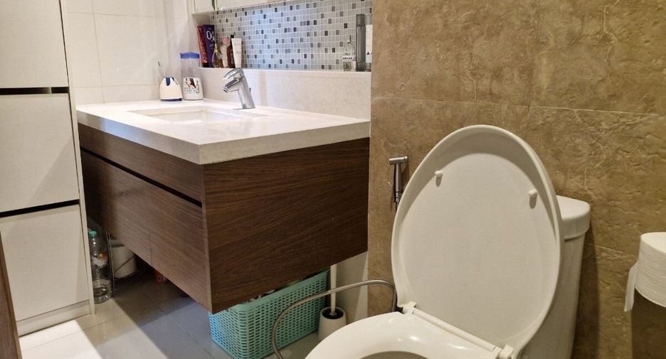 For sale 2 bedrooms condo in Khlong Toei, Bangkok