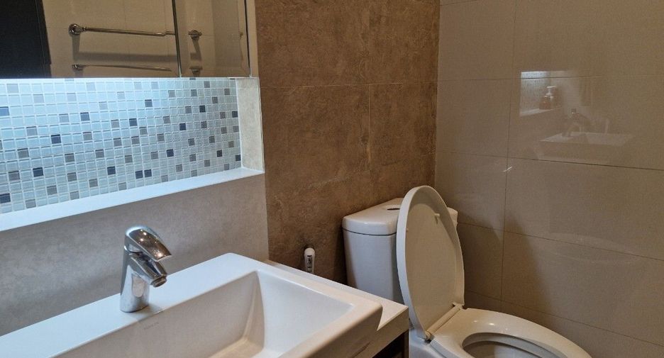 For sale 2 bedrooms condo in Khlong Toei, Bangkok