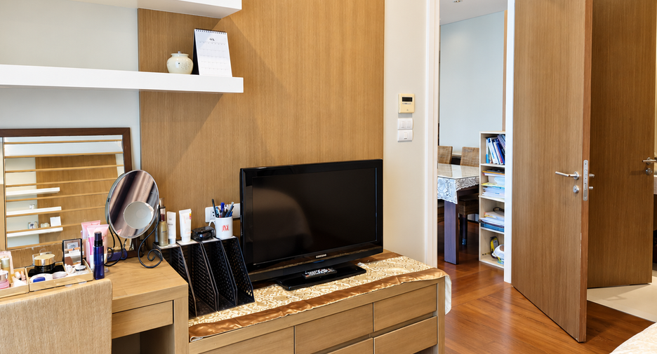 For sale 2 bedrooms condo in Khlong Toei, Bangkok