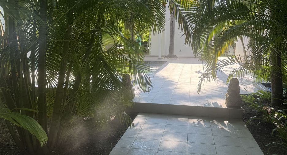 For sale 3 bedrooms villa in Mueang Phuket, Phuket