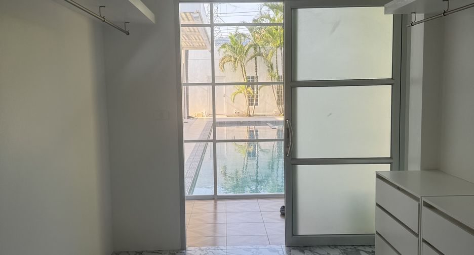 For sale 3 bedrooms villa in Mueang Phuket, Phuket