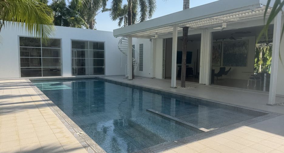 For sale 3 bedrooms villa in Mueang Phuket, Phuket