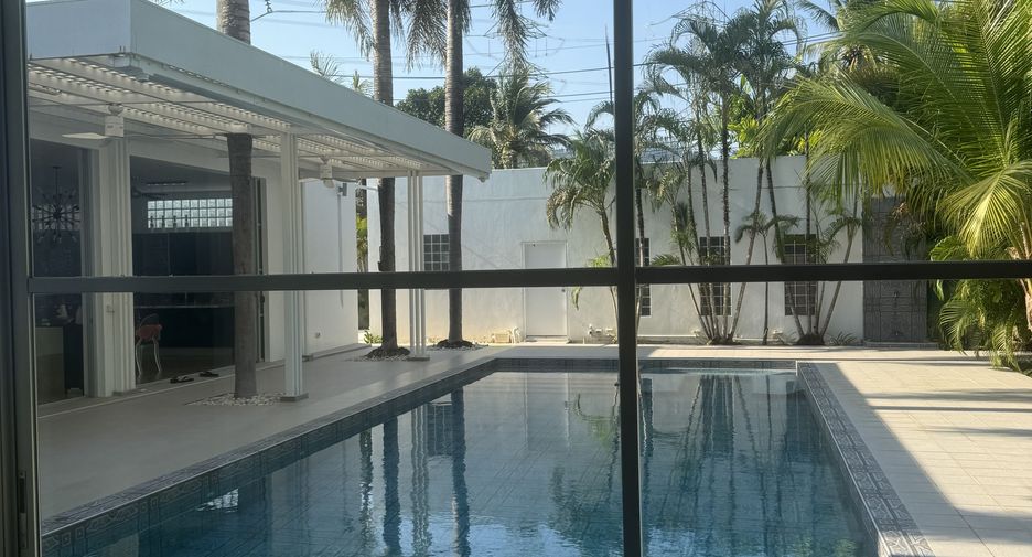 For sale 3 bedrooms villa in Mueang Phuket, Phuket