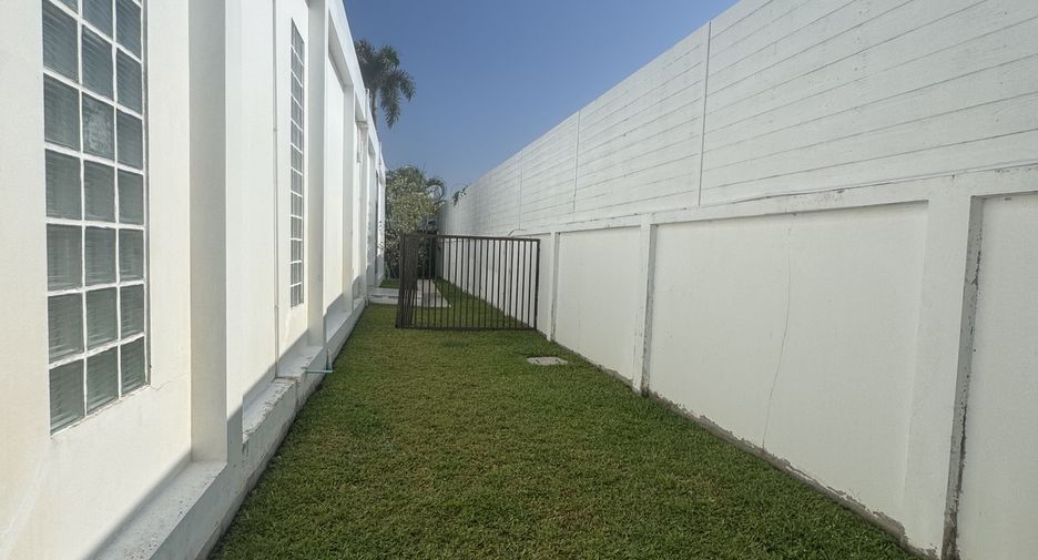 For sale 3 bedrooms villa in Mueang Phuket, Phuket