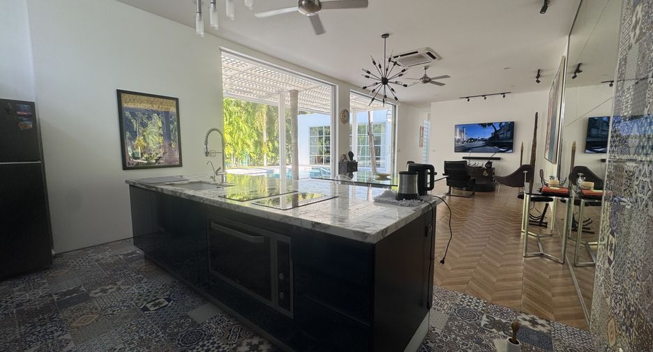 For sale 3 bedrooms villa in Mueang Phuket, Phuket