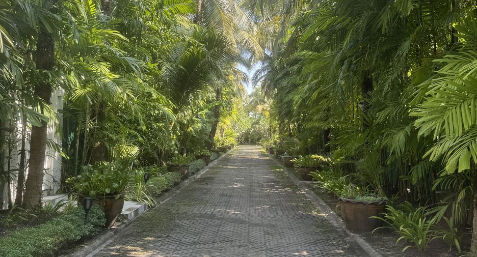 For sale 3 bedrooms villa in Mueang Phuket, Phuket