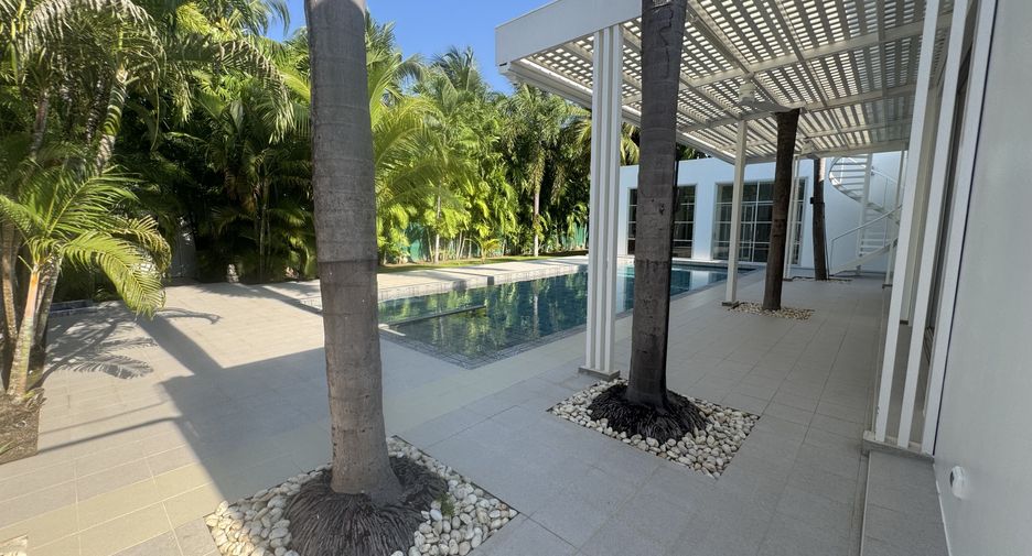 For sale 3 bedrooms villa in Mueang Phuket, Phuket