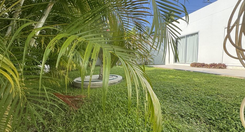 For sale 3 bedrooms villa in Mueang Phuket, Phuket