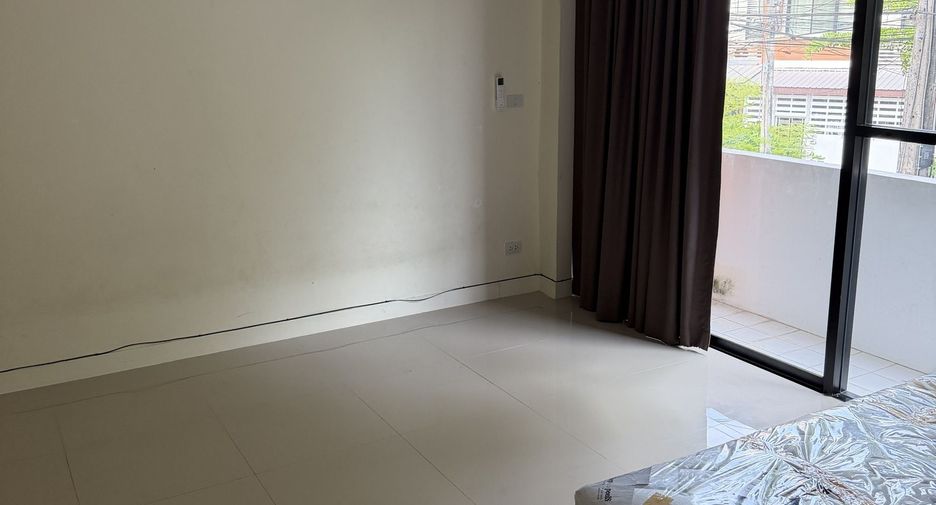 For rent 3 bedrooms townhouse in Mueang Phuket, Phuket