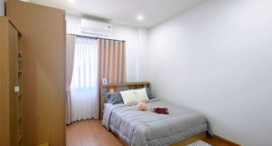 For sale 4 bedrooms house in East Pattaya, Pattaya