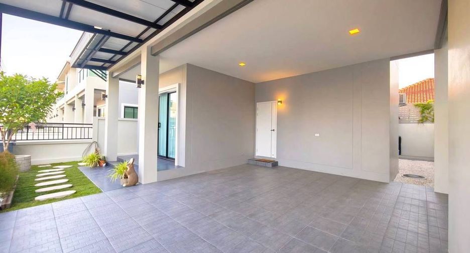 For sale 4 bedrooms house in East Pattaya, Pattaya