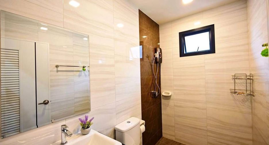 For sale 4 bedrooms house in East Pattaya, Pattaya