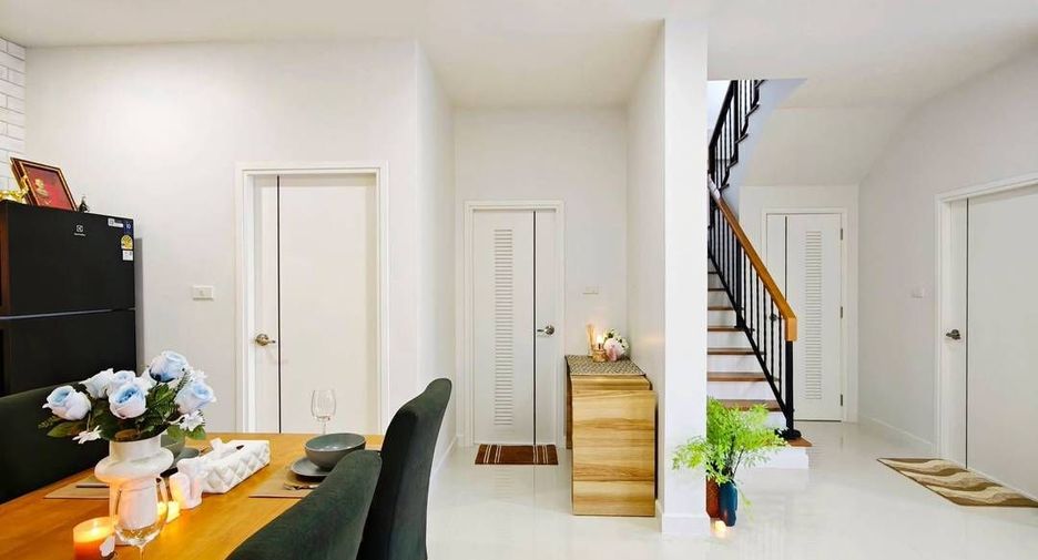 For sale 4 bedrooms house in East Pattaya, Pattaya
