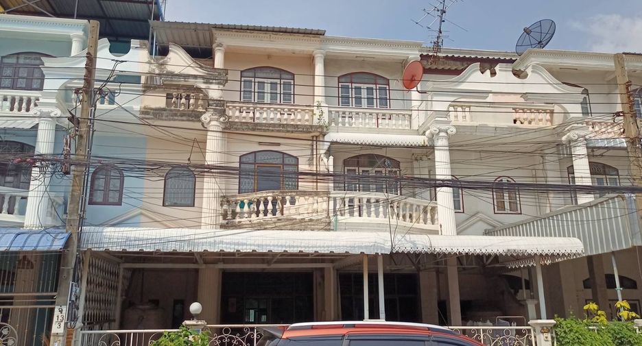 For rent 4 bedrooms townhouse in Wang Thonglang, Bangkok