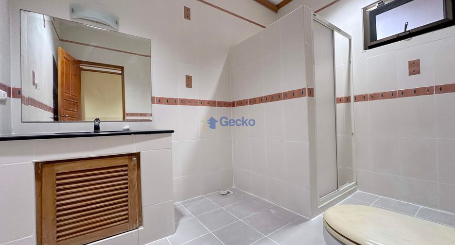 For rent and for sale 4 bedrooms house in East Pattaya, Pattaya