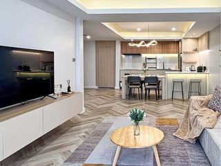 For rent 5 bedrooms townhouse in Watthana, Bangkok
