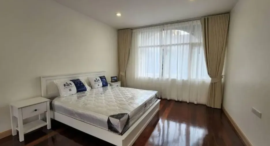 For sale 2 bedrooms house in Watthana, Bangkok